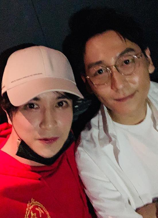 冬梅|浓妆艳抹、爱穿女装，这些“姨味十足”的男星，自己不尴尬吗？