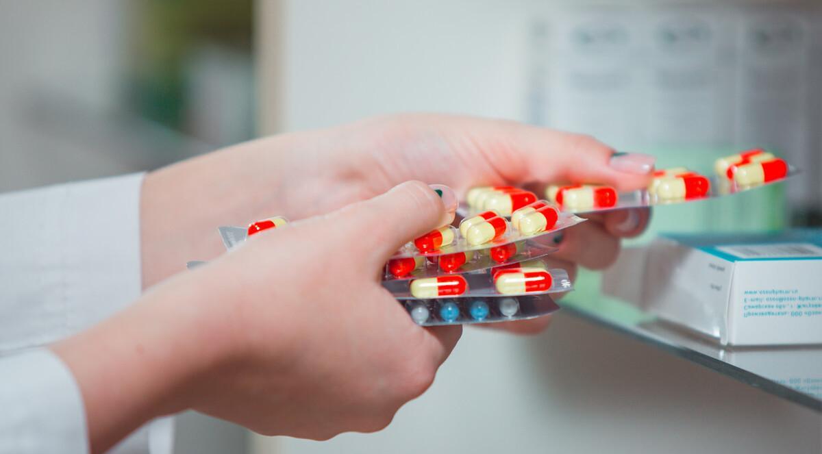 杭州23岁女孩吃网红药意识混乱险丧命 网友：话可乱说药不能乱吃