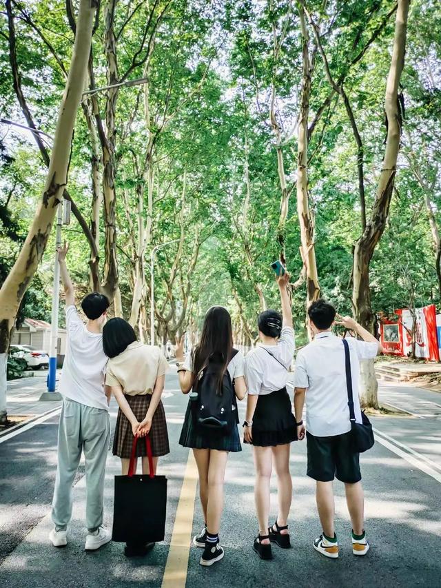 武汉|从天南海北来，到天南地北去：毕业季，他们在光谷找到“下一个位子”