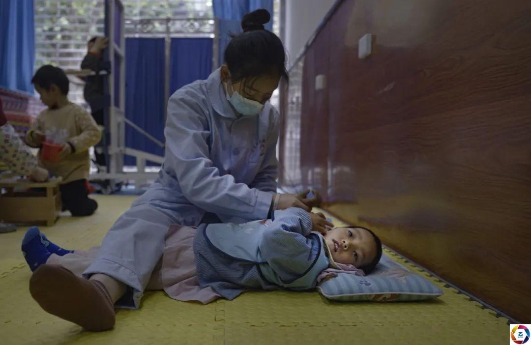 儿媳难产时家人未坚持剖腹产,导致孩子缺氧患病,儿媳绝望中离家