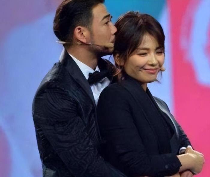 李沁|互相喂投、掀裙子、共用吸管、贴脸杀，这些明星也太没有分寸感了