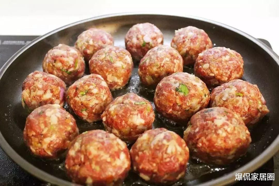 建议大家：除了高压锅，厨房有这4种锅就够了！其它都是浪费钱