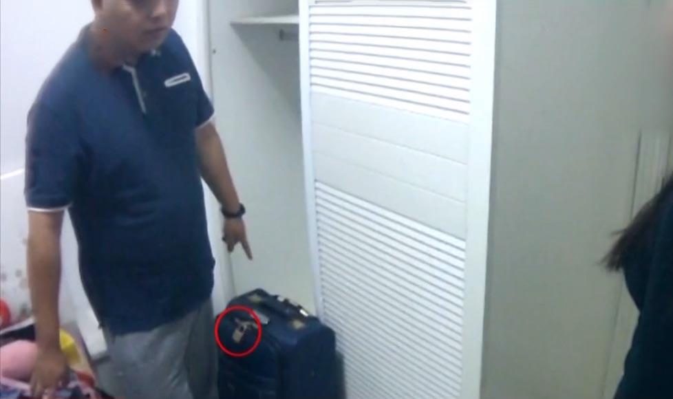 19年警方搜查男女出租房,意外起获百万发霉现金,调查发现大秘密