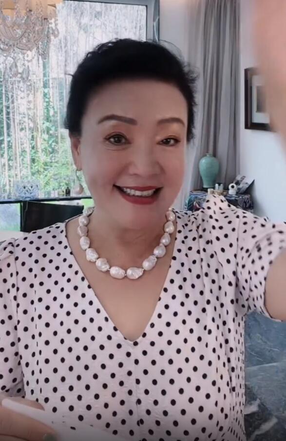 汪小菲|汪小菲道歉后，张兰讽刺大S手段强，都是公关好的，自己不是对手