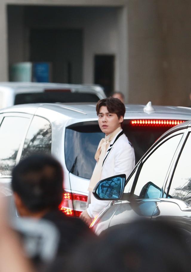 李易峰|演员李易峰玩得太花了，人设塌房！最终受到了法律的制裁！