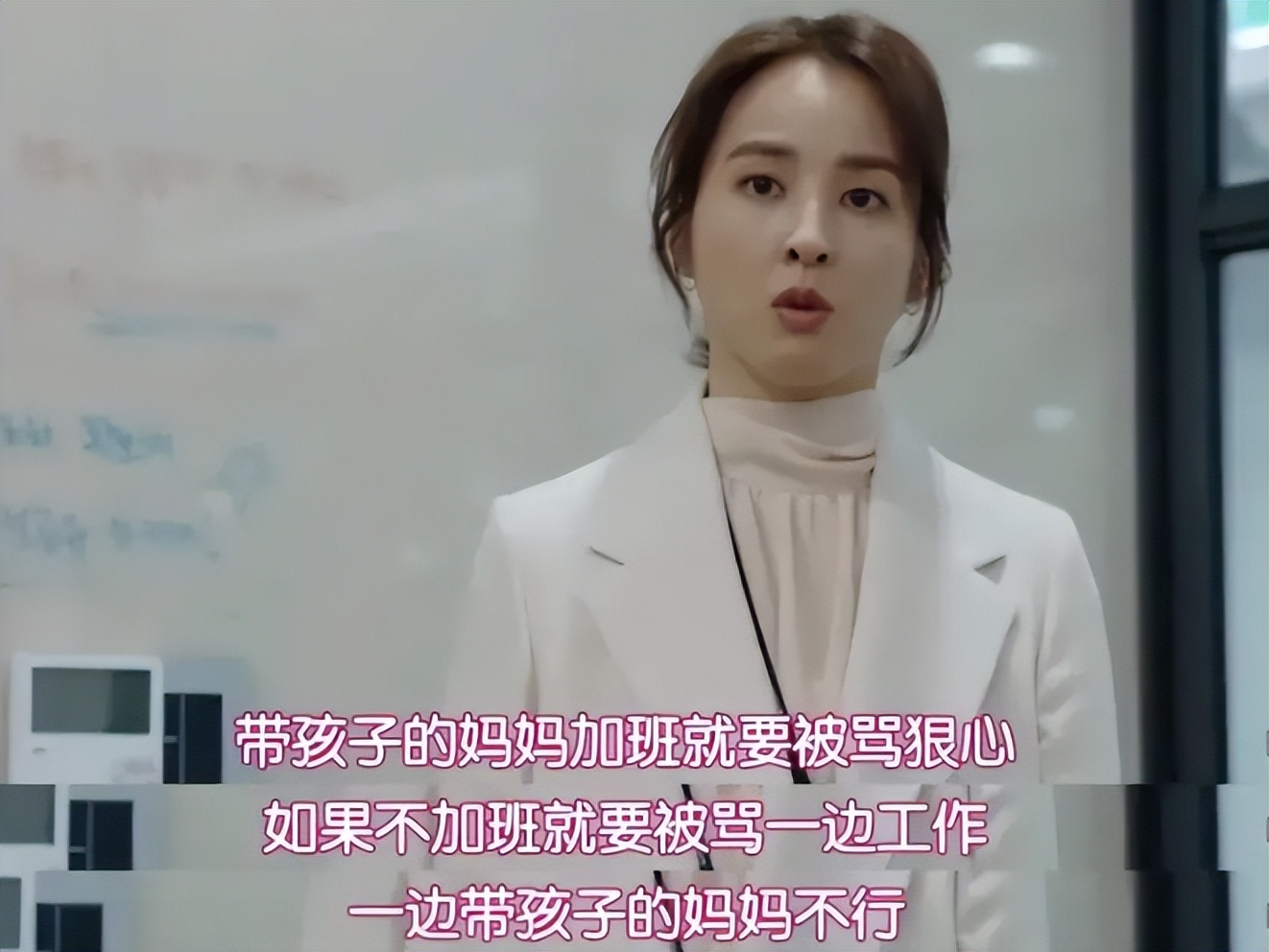 幼儿园|宝妈在儿子幼儿园当洗碗工，对1600工资满意，却被质疑给孩子丢人