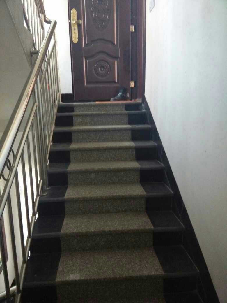 晒晒娘家的三层自建房,装修超气派,前后花费50万,全村最豪华