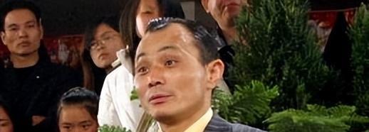 曾一天赢500万,却被信任之人出卖,被砍双腿和三根手指55岁去世