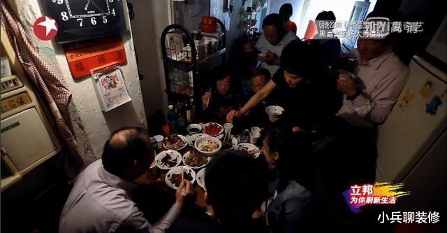 90岁爷爷的14平蜗居,没有厕所只能用夜壶,为50岁光棍儿子而爆改