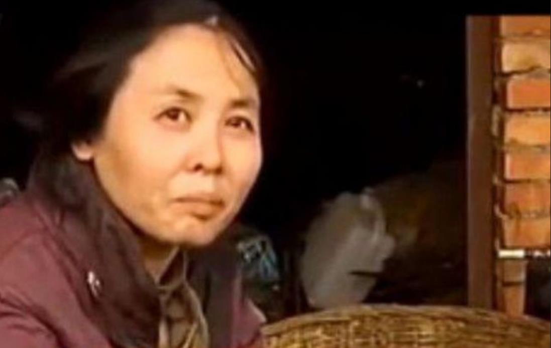 1995年,四川懒汉花120元买来女大学生,和牲口关了17年后疯了