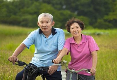 |百岁老人,血管依旧年轻,口述保养血管诀窍:只因我从不喝3种水