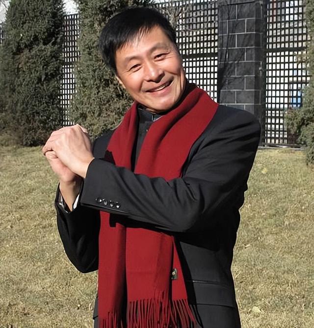 冯巩|从大红大紫到无人问津，刘伟做错了什么？