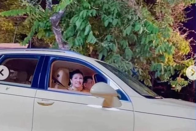 诗妮娜|诗妮娜开车和苏提达开车送泰王，简直是公开处刑，差距太明显