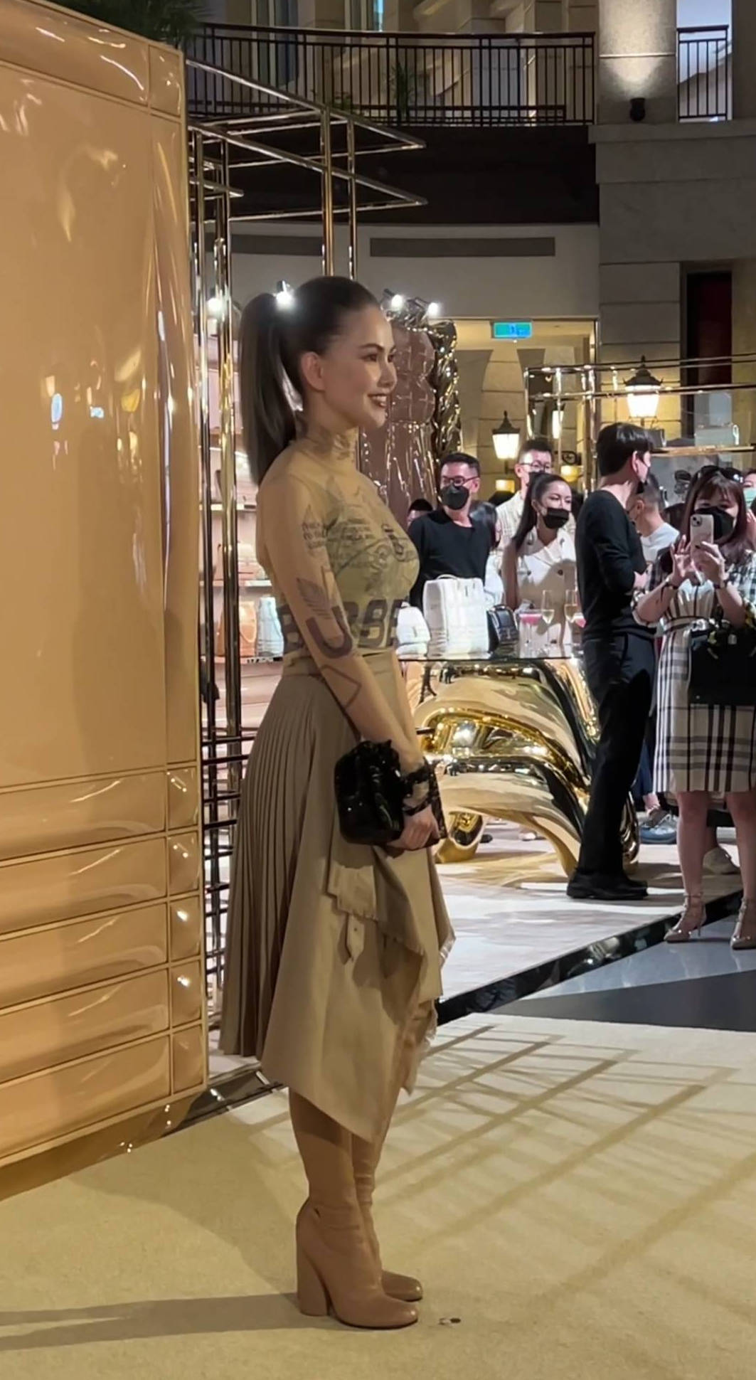 昆凌|昆凌产后首次公开出席活动 面容红润身材丰腴 网友：美出新高度