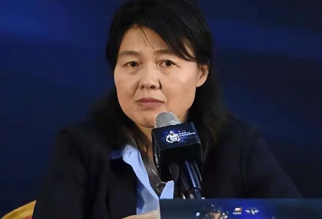 高诗岩|秦晓雯正式报价高诗岩，首钢抢人行动开始，杨鸣这次顶不住了