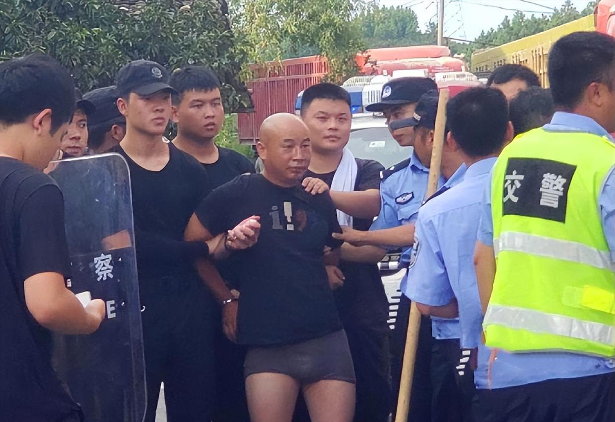 废品站老板一日内连续杀害8人!到底有何恩怨,要下此狠手?