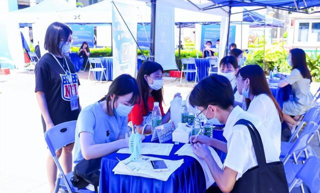 事业单位|人社部发布消息，22届应届生就业政策调整，降低事业单位招聘要求