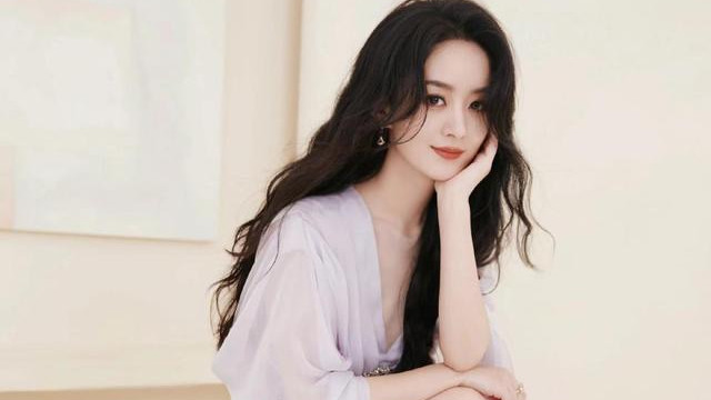 赵丽颖|赵丽颖卷发造型，紫纱曼曼如仙女下凡，网友：她又恢复泡剧组生活