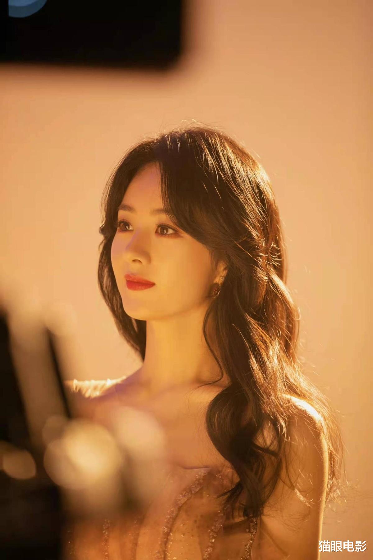 赵丽颖|34岁赵丽颖太适合旗袍，生完孩子身材还这么好，网友: 多拍古装吧