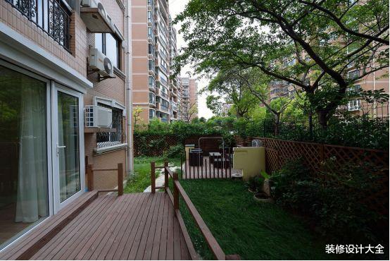 一楼+地下室+花园和顶层+露台,该买哪套?钱都带了,在线等,急!