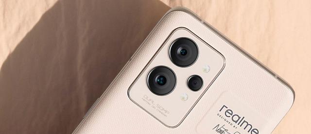 旗舰机|被低估的旗舰机!老外替realmeGT2喊冤,都怪网友不识货?