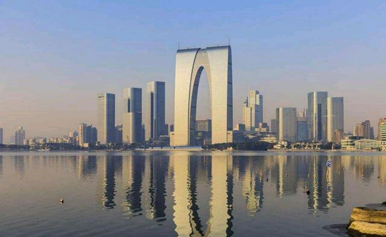 苏州|在江苏苏州旅游，年轻女子给的卡片为何不要拿？看看隐藏的秘密