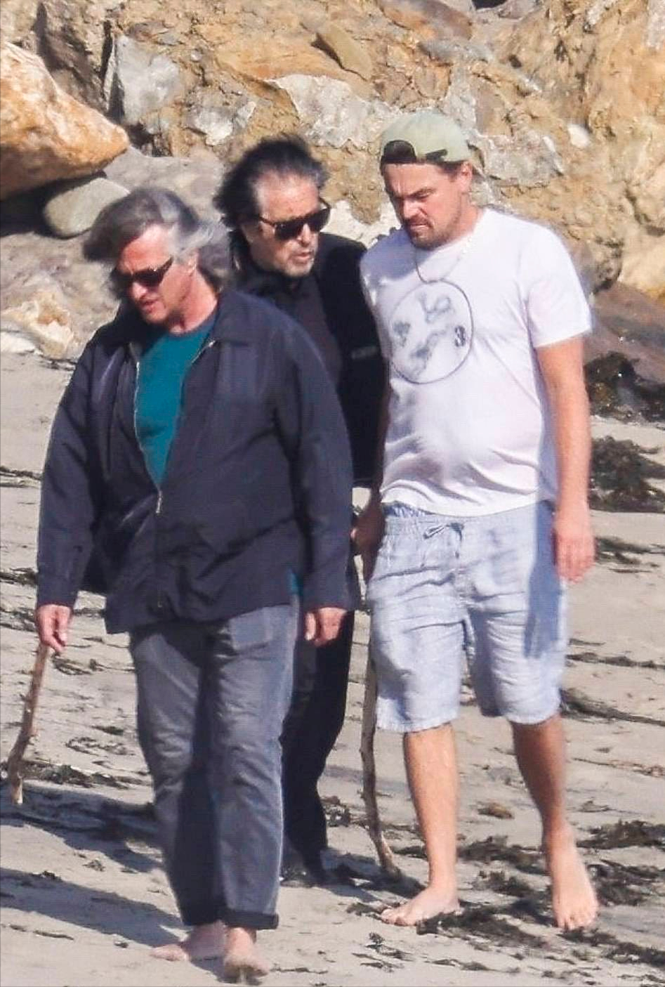 莱昂纳多·迪卡普里奥|小李子和82岁“教父”海边度假,穿白T挺肚腩,都不如“教父”帅