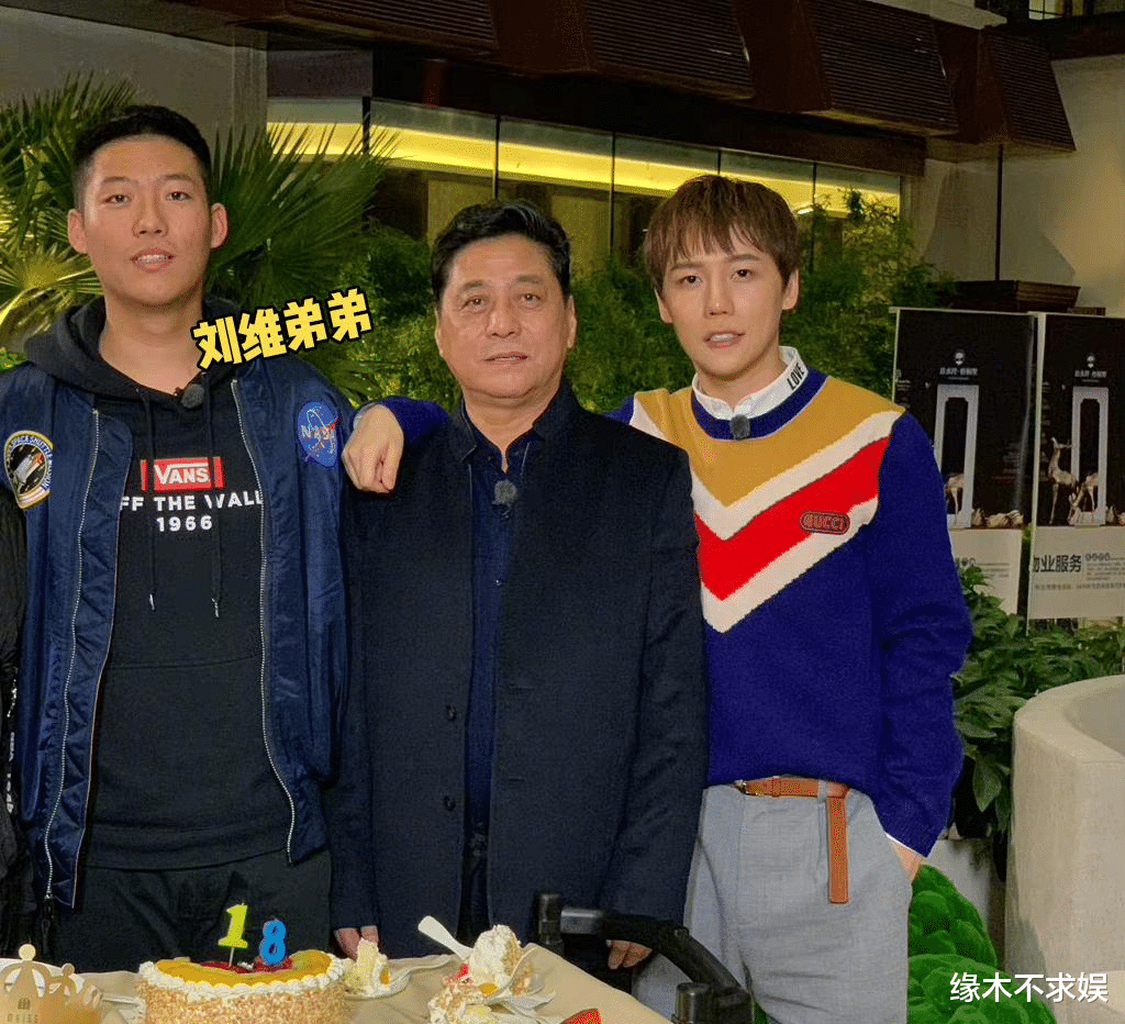 刘维|刘维双亲去世后，更改社交账号名，By2冉莹颖等友人留言鼓励