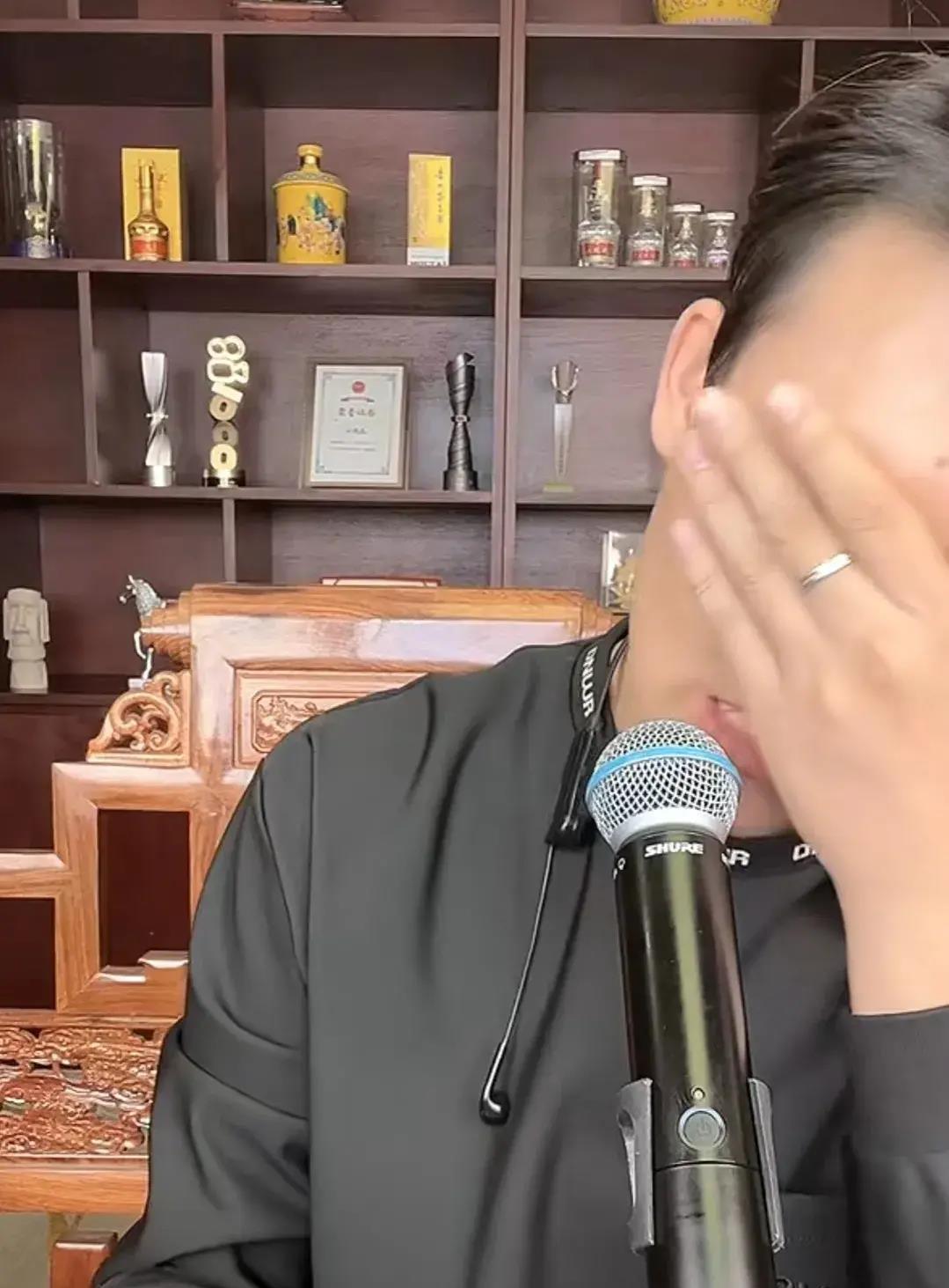 赵本山|小沈龙怒斥赵本山偏心眼,只顾给师兄增戏,年轻人看不到希望