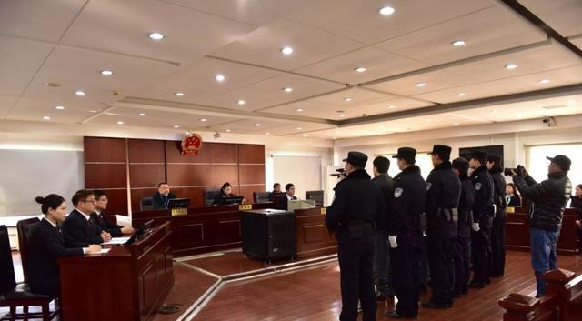 朝阳“女村霸”贾会琴,欺行霸市14年,被捕时高喊:你们抓错人了
