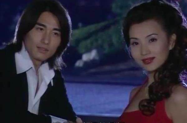 陈好|陈好带娃显偏心，自己抱儿子走路还偷亲，俩女儿衣着很朴素