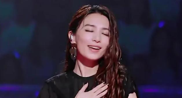 田馥甄|惯用伎俩！田馥甄风波后首登台，强忍泪水用歌曲表明态度