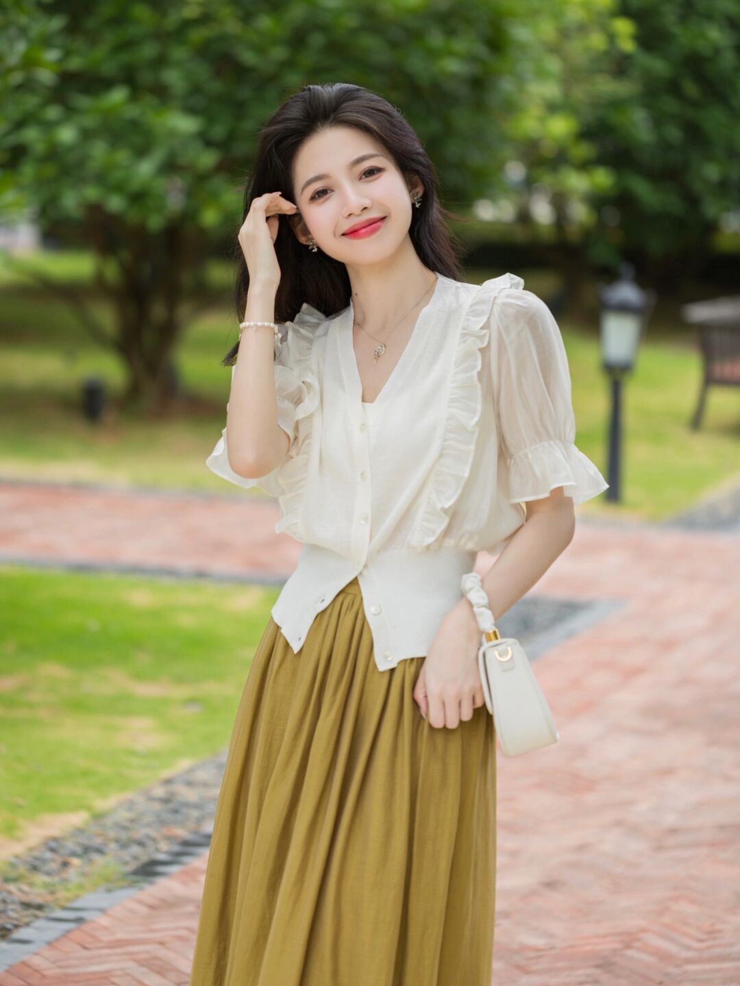 穿衣搭配 夏日衬衫怎么穿才不显得廉价?衣服不在于贵,要懂搭配技巧才行!