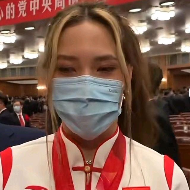 谷爱凌|谷爱凌接受新华社记者采访!中美混血少女表达爱国心,又提到馅饼