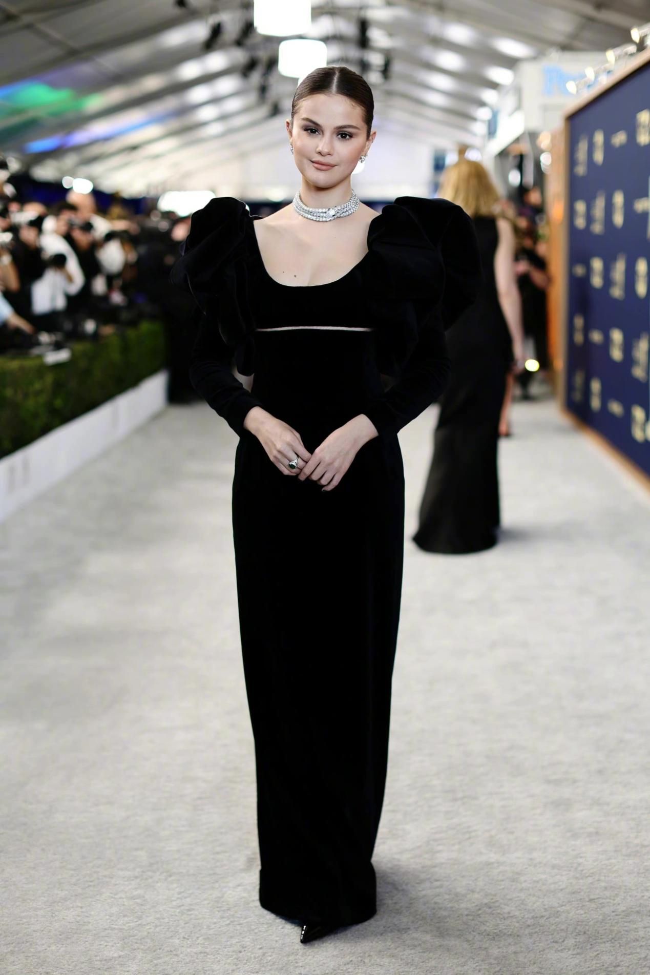 赛琳娜 赛琳娜颜值终于回春！瘦身成功美成仙女，艳丽红裙彰显脱俗好气质