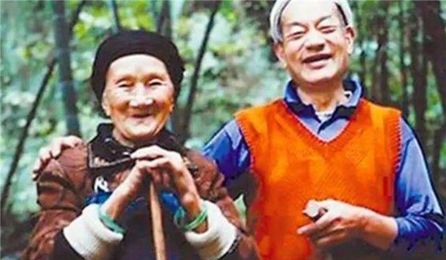 19岁小伙带29岁寡妇私奔,隐居深山50年,丈夫为爱凿出6208节天梯