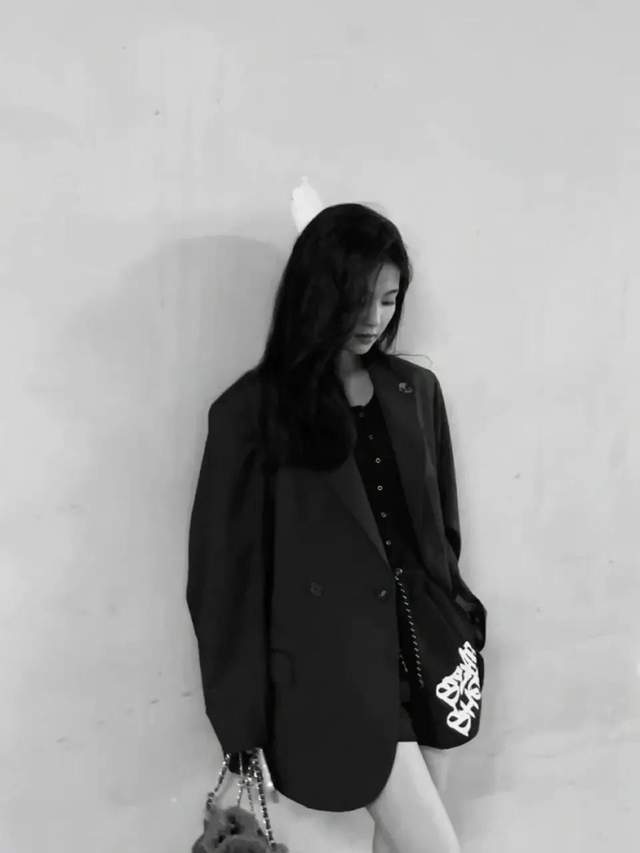 白梦妍|白鹿发下班美照催网友赶紧去看剧，还跟网友学土味情话，网友：你要干嘛？