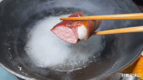 西葫芦炒腊肉的好吃做法，腊肉不要直接炒，看着超级有食欲，好吃