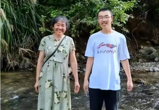 胡鑫宇没找到,郑新梅也失踪了!学生安全谁来保证