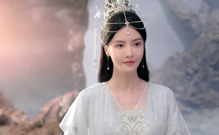 张芷溪|长月烬明：35岁张芷溪给28岁白鹿演妈，这让扮嫩演员还咋玩啊