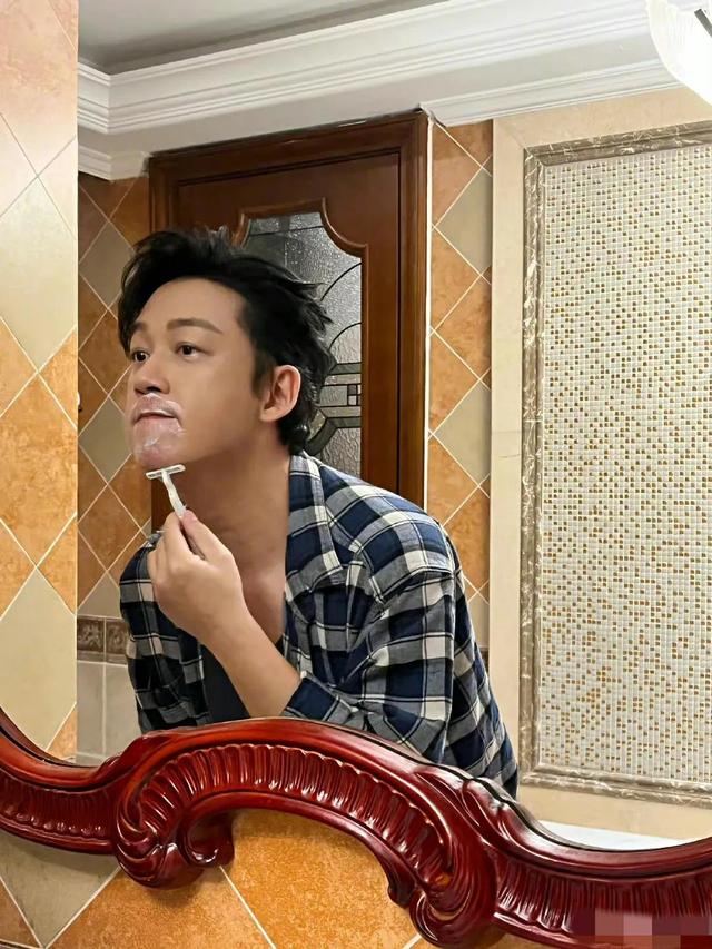 潘粤明|潘粤明违反广告法，被罚没收所得25.8万被群嘲，网友：丢不起那人