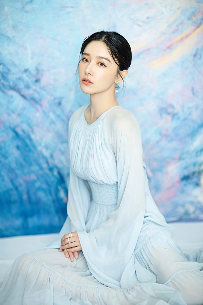 佟丽娅|美图分享|清纯甜美的阚清子，长裙飘飘很动人！