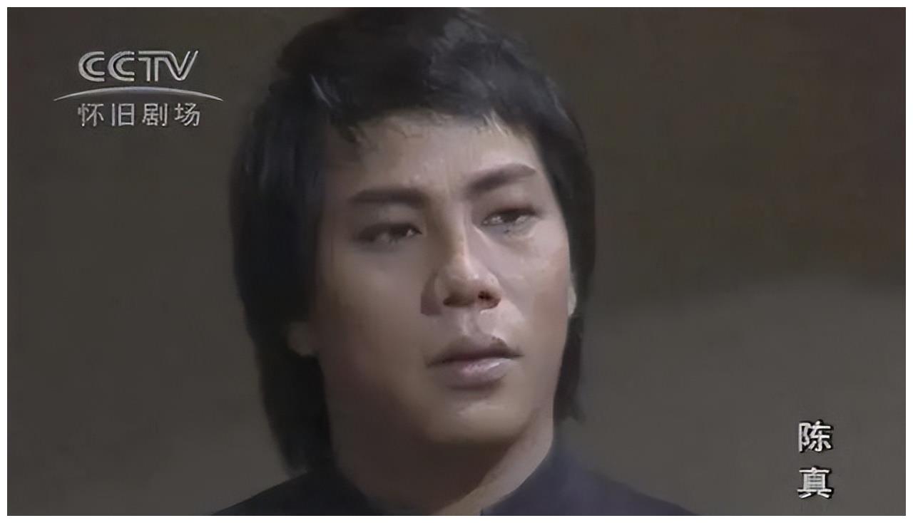 香港功夫巨星定居四川!因爱国言论被封杀,妻子惨遭泼硫酸毁容