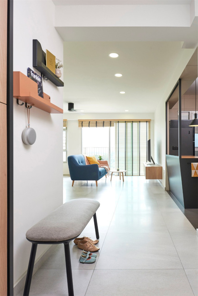 96平米北欧三居室,玄关的换鞋凳还有一个小小的置物台,实用