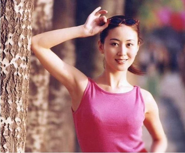 汤加丽|拍写真走红，被丈夫抛弃、遭父亲指责，汤加丽如今后悔了吗？