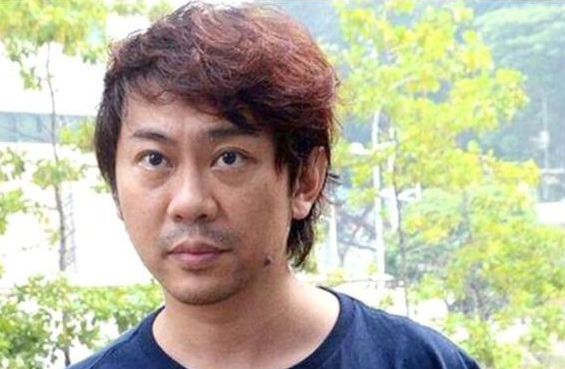 32岁男导游与79岁富婆同居,竟携妻儿用4年时间霸占了富婆2亿资产