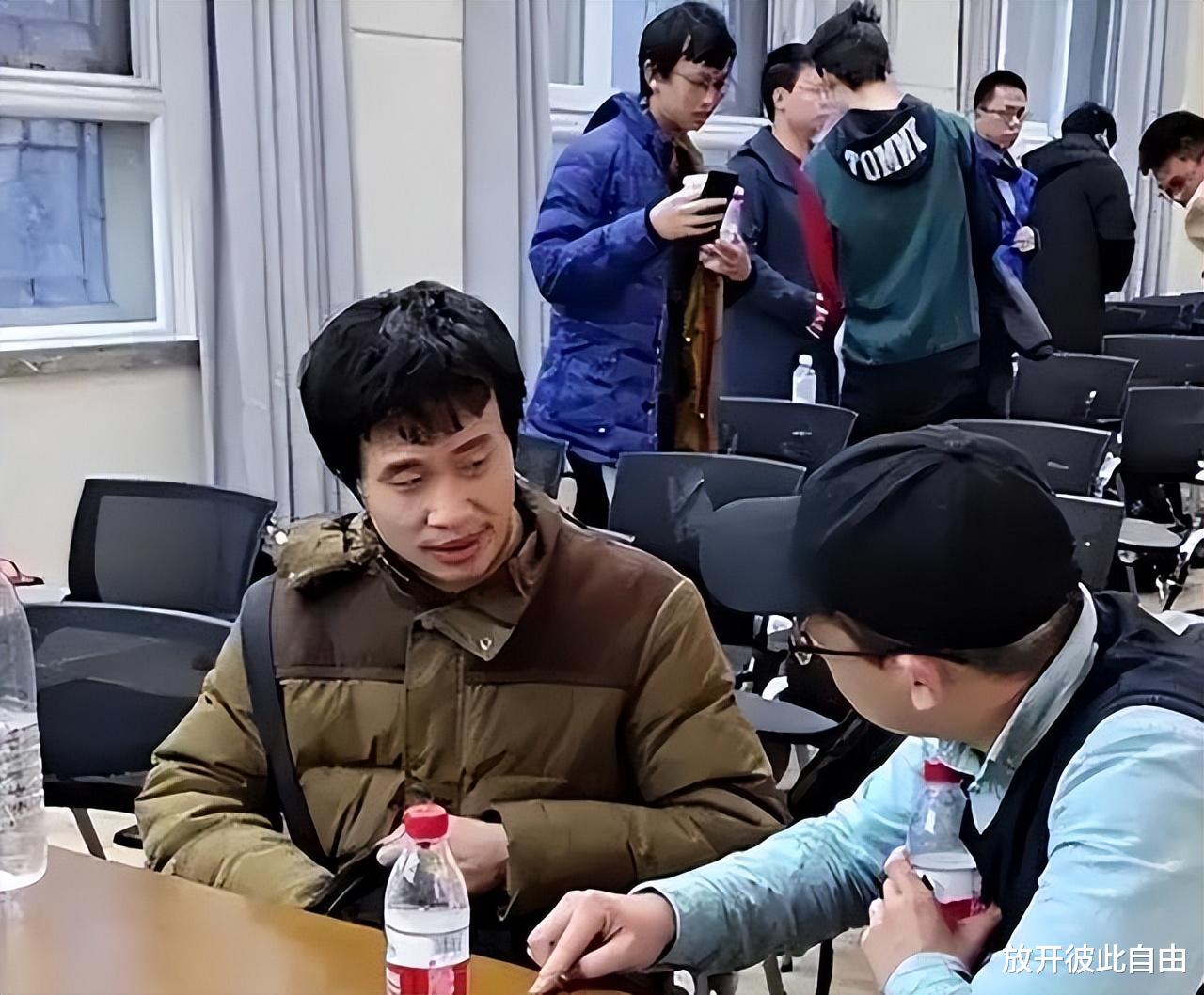 韦东奕|韦东奕的“极简简历”火了,两句话,比我写两页纸还值钱