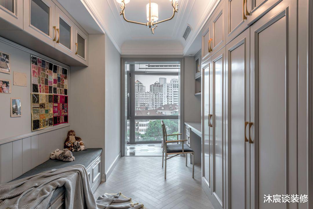 她不要“网红”风格，新家装成经典美式风，到处透露着休闲的浪漫感