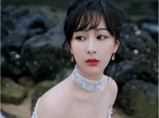 杨紫|“坎坷童星”杨紫:作品接连出事,曾被网友骂出圈,依然向阳而生