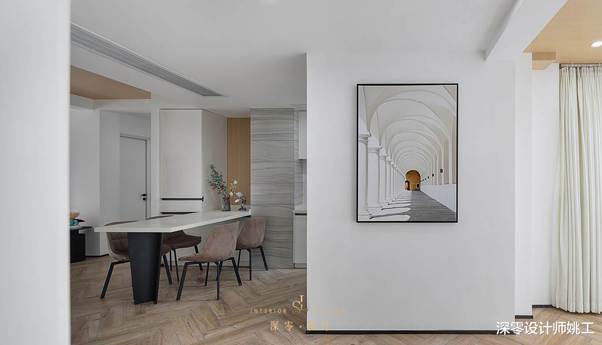 140㎡客餐厨一体,阳台和客厅打通,整个室内采光优秀的不是一点点